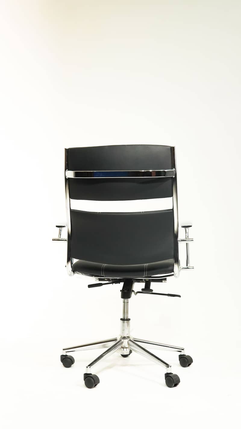 Modern Executive Office Chair with Sleek Design 2