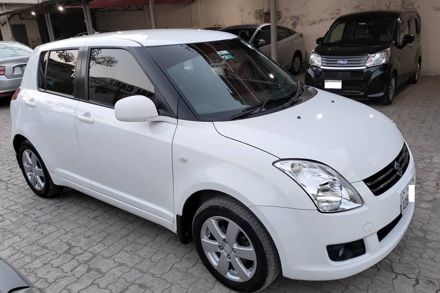 Suzuki Swift DLX Automatic 1.3 Navigation 2021 6