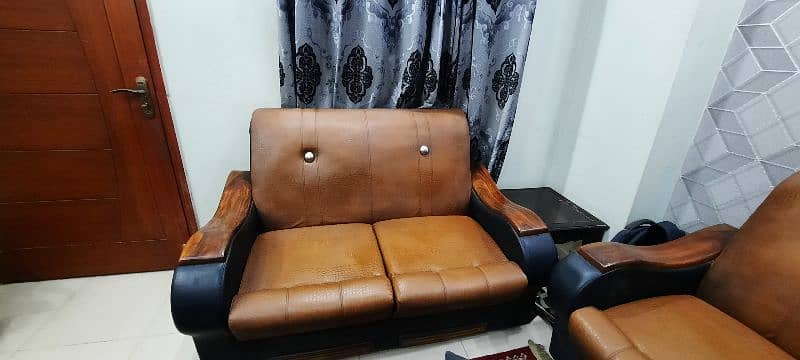 Leather 6 Seater Sofa Set. 0