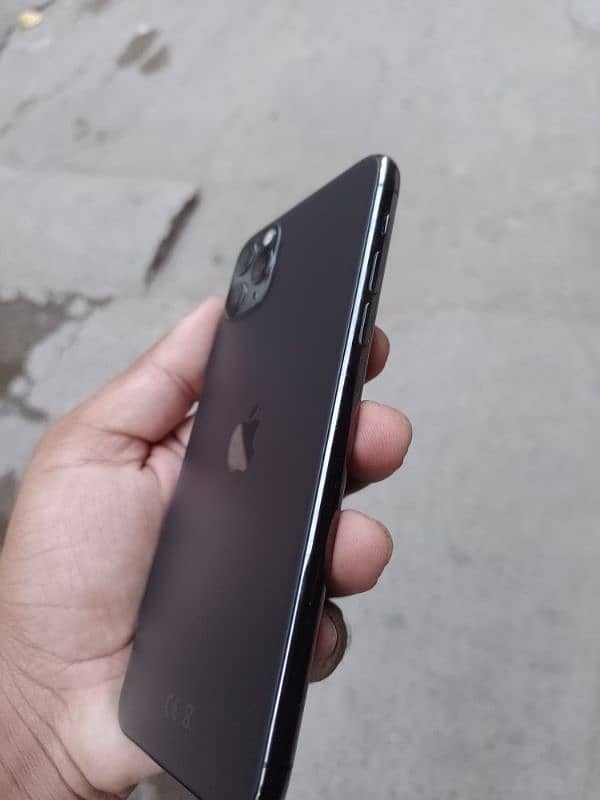 iphone 11 pro max 3