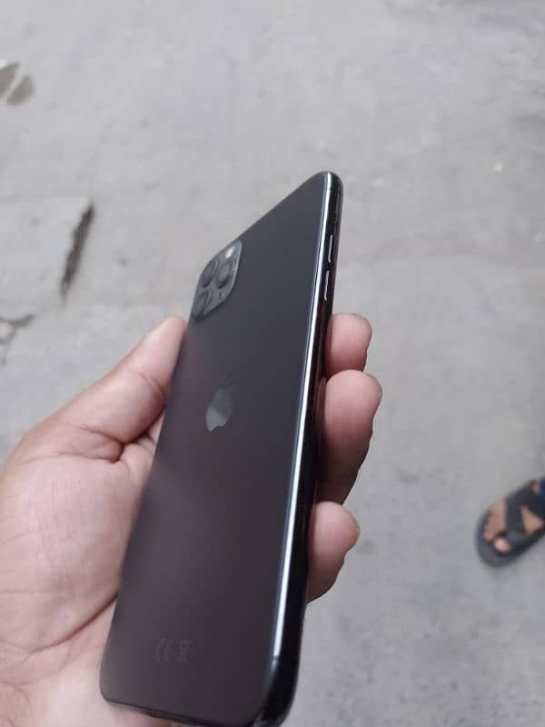 iphone 11 pro max 4