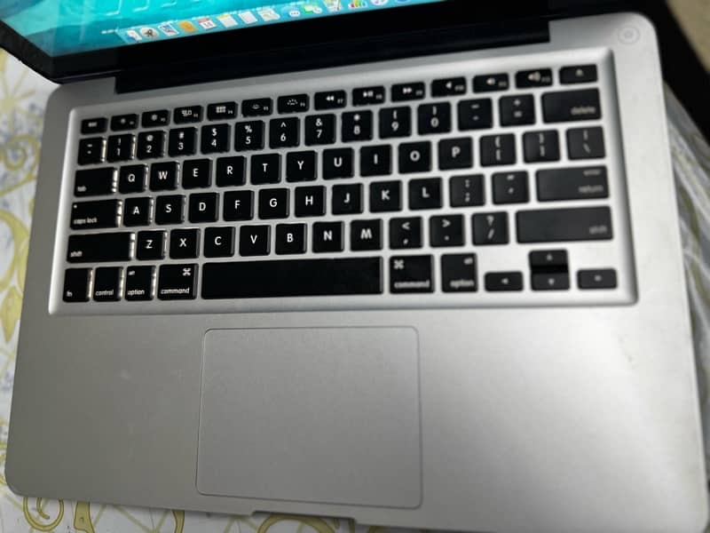 MacBook Pro (13-Inch, Mid 2012) 4 gb ram and storage 500 GB SATA Disk 3