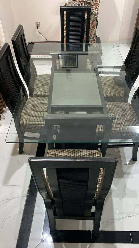 Dining table for sale /6 seated /wooden table 2