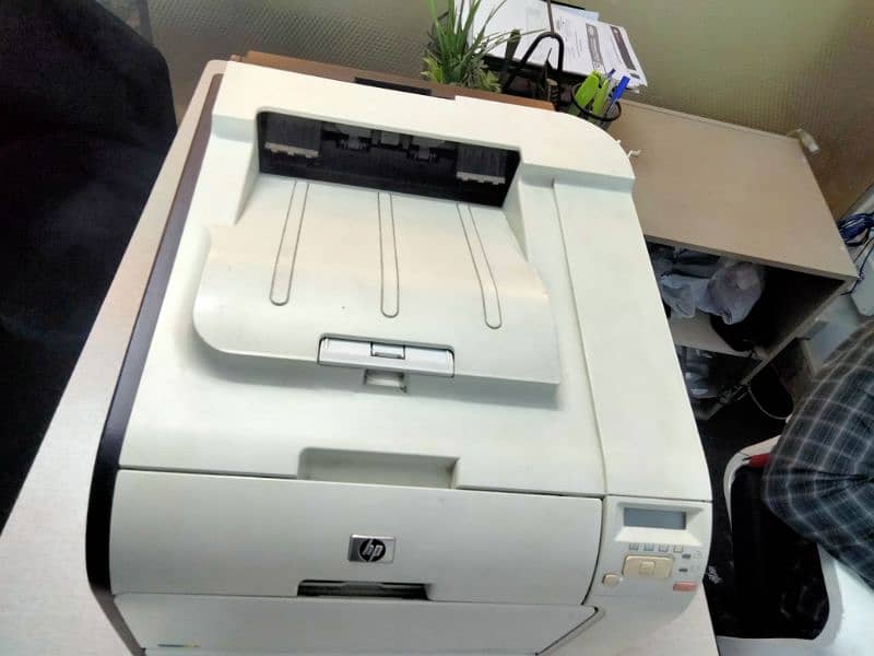 HP Laser  400 Color M451dn 1