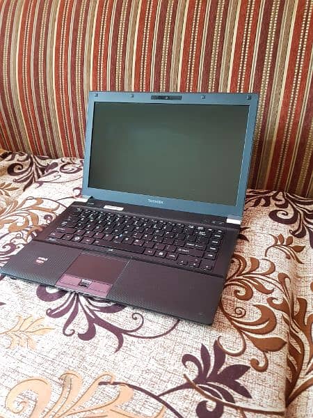 Toshiba R940 i7 3rd gen Graphic laptop 1