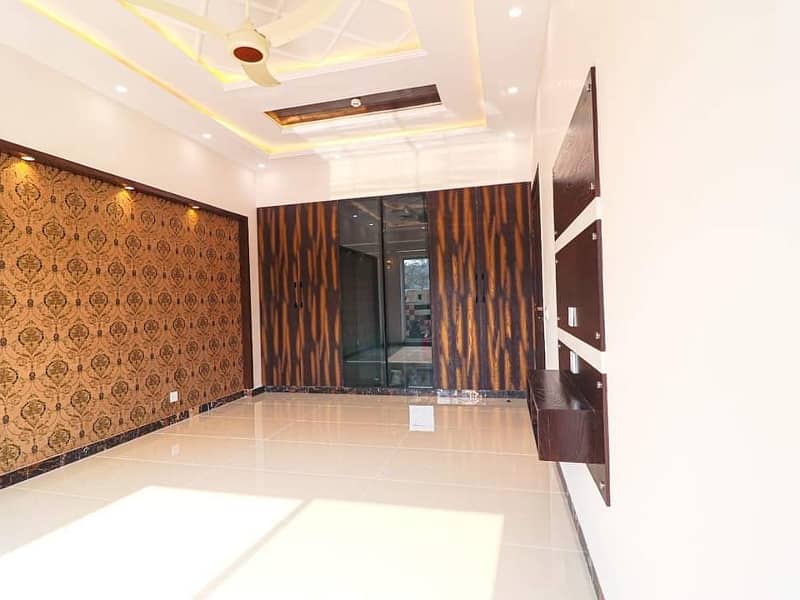 10 Marla House Available For Rent In Air Avenue Lahore 12