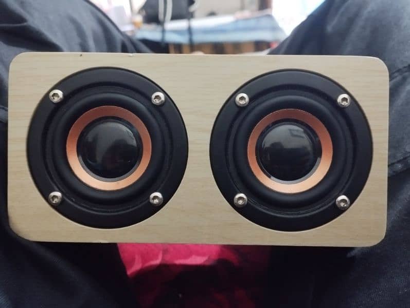 Bluetooth Retro Speaker 0