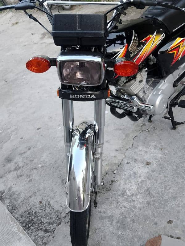 Honda bike 2021 model . . 2024 register hai . 6