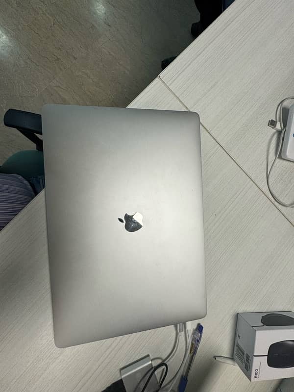 MacBook Pro 16 (2019) 2