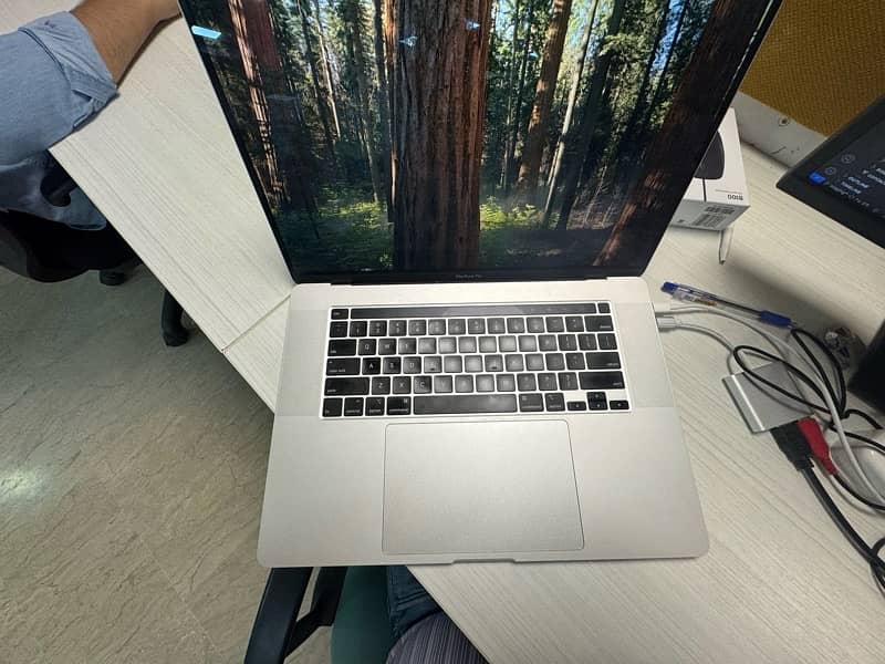 MacBook Pro 16 (2019) 3