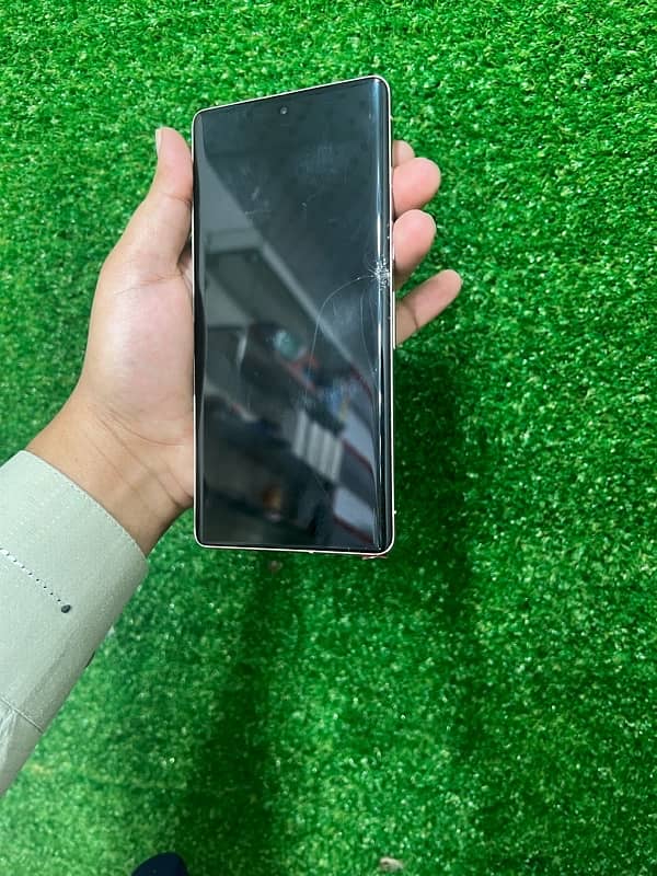 Google pixel 7 pro 12/128gb glass crack 2