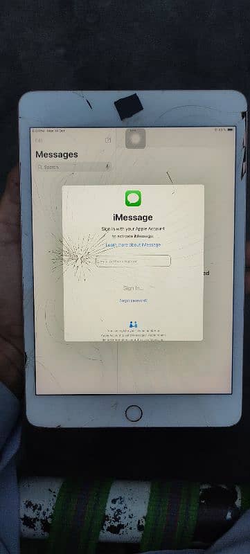 ipad mini 5 64gb only ipad or box ha glass broken 2