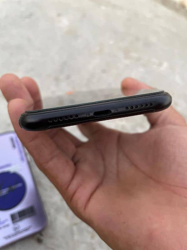 iphone xr like a brand new good condition black color 1