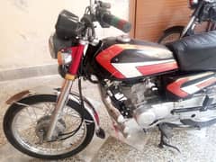 Honda 125 in red color 0