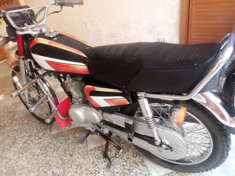 Honda 125 in red color 1