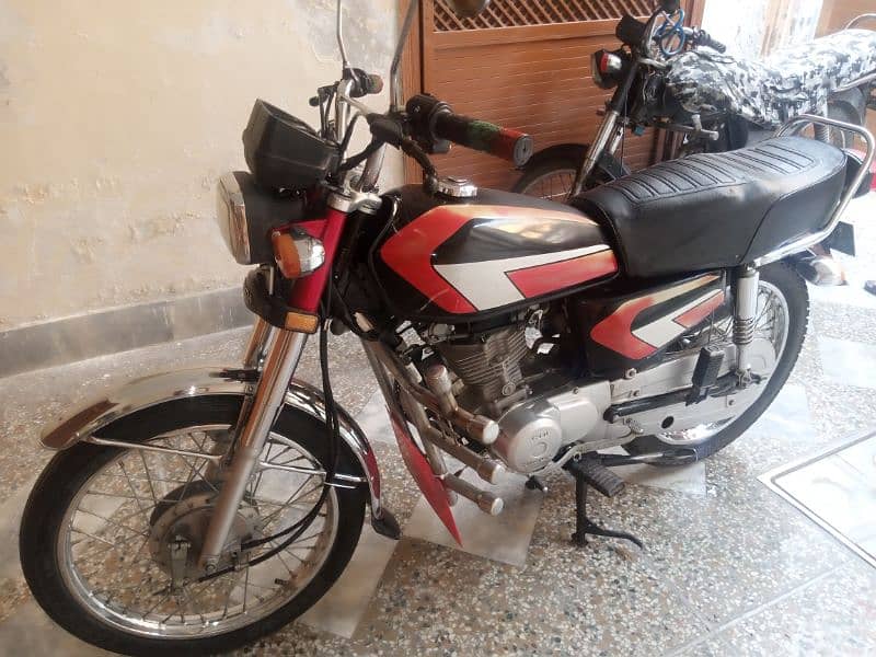 Honda 125 in red color 4