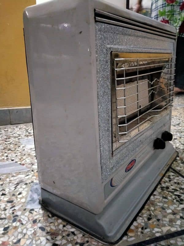 Gas heater For sale Condition 10by10 2