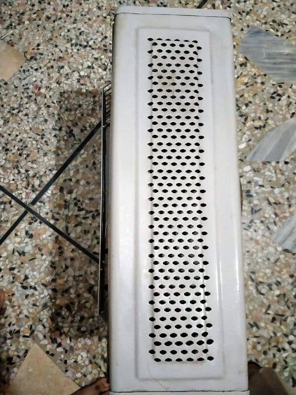 Gas heater For sale Condition 10by10 3