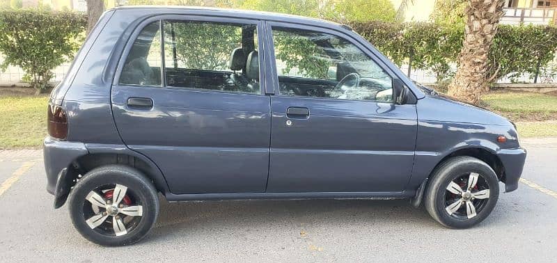 Daihatsu Cuore 2004 3