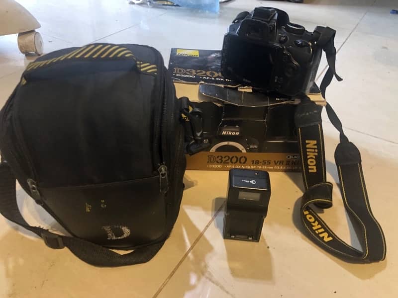 Nikon DSLR D3200 with Orginal Box 0