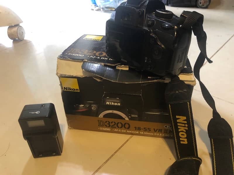 Nikon DSLR D3200 with Orginal Box 1