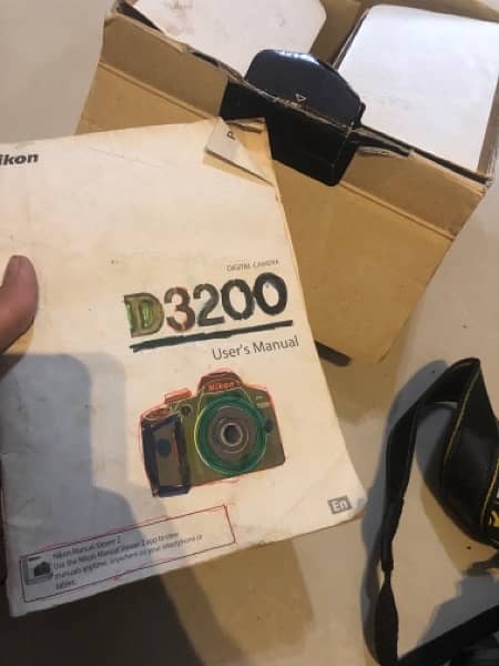 Nikon DSLR D3200 with Orginal Box 2