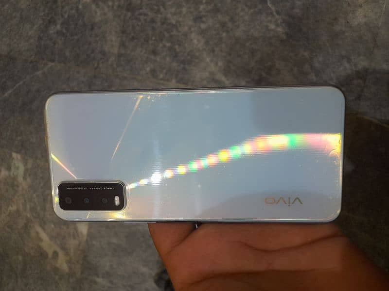 vivo y20 4+64gb with original Charger & box 0