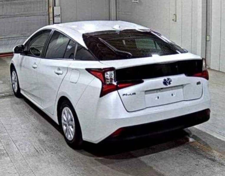 Toyota Prius 2021 3