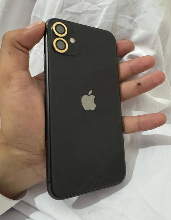 iPhone 11 64GB good condition back little crack 82% Non pta E SIM work 2