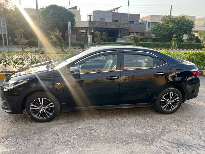 Toyota Corolla Altis 1.8 2017 4