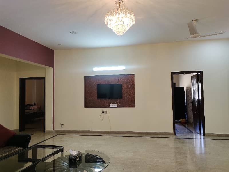 10 Marla House For Rent Wapda Town 7