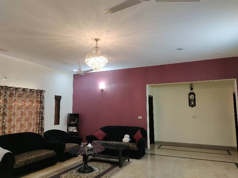 10 Marla House For Rent Wapda Town 8