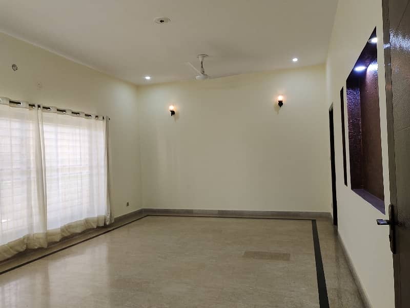 10 Marla House For Rent Wapda Town 13