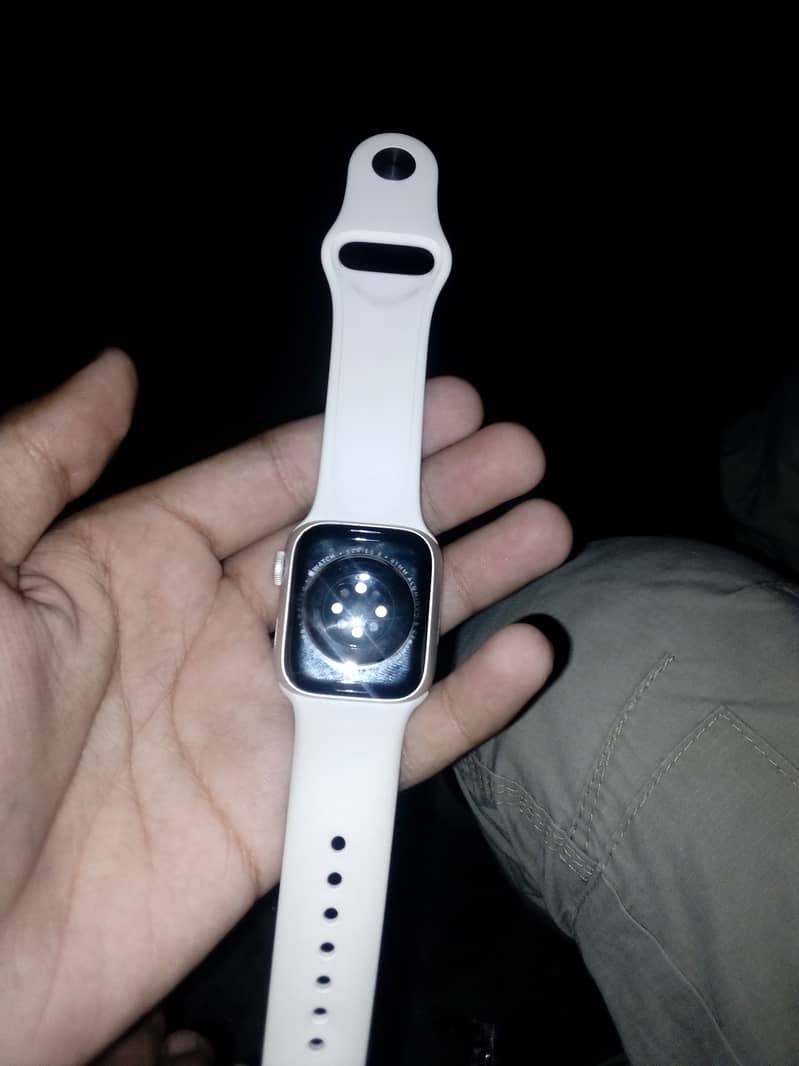 Apple Watch series 8 41mm without Accessories 3