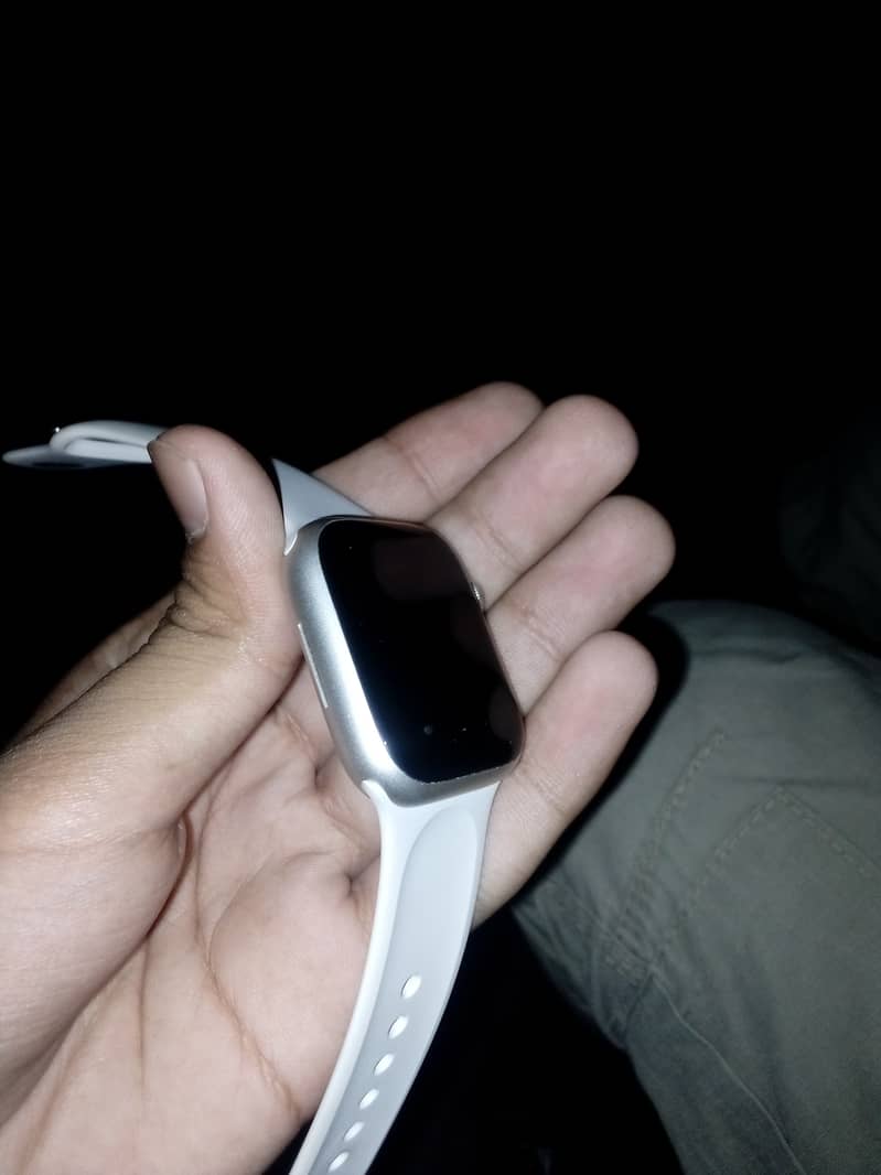 Apple Watch series 8 41mm without Accessories 4