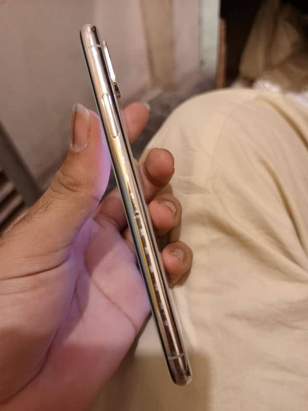 IPhone XS White 2