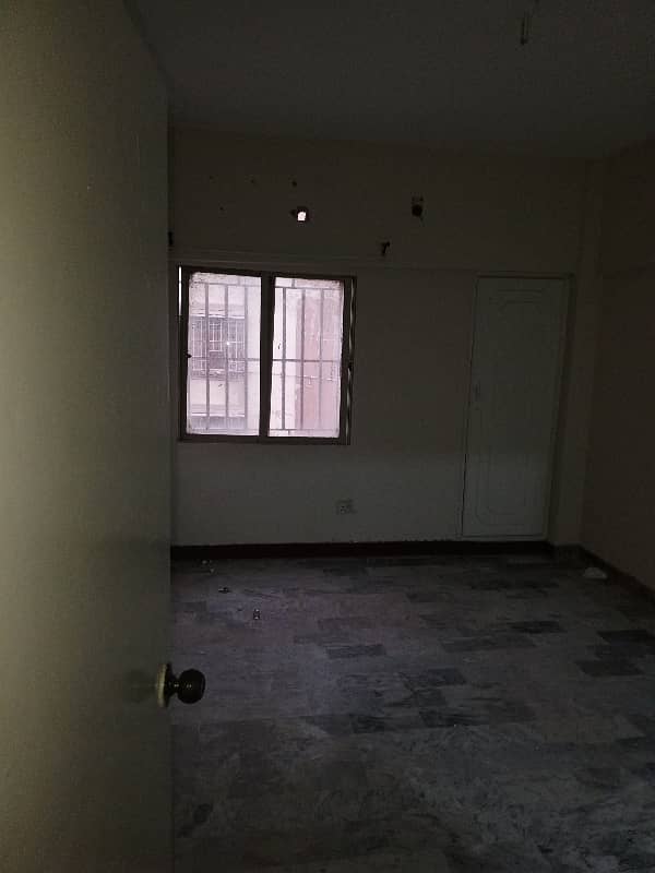 Civic View apartment 3 bed d/d 5th floor with lift for rent available 7