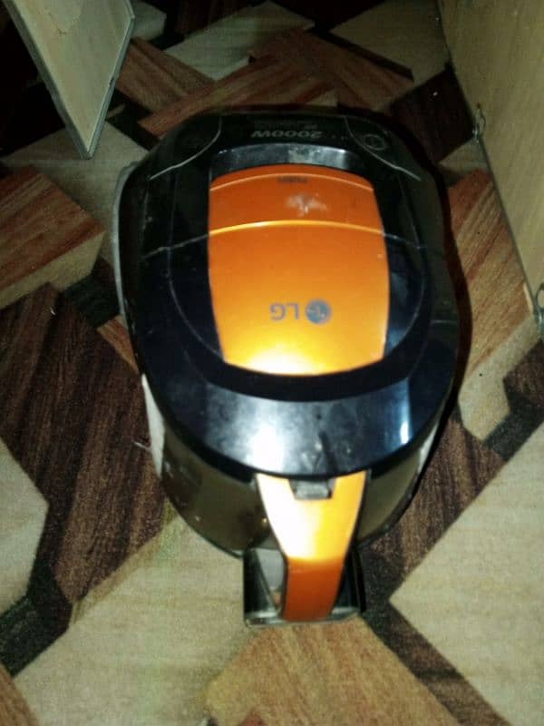 vacuum cleaner air fryer and kitchen items 2