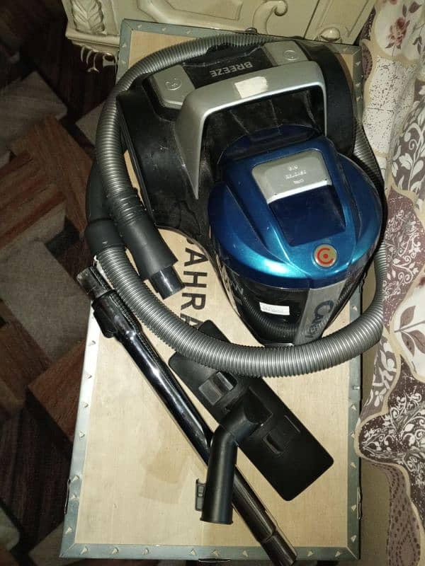 vacuum cleaner air fryer and kitchen items 4