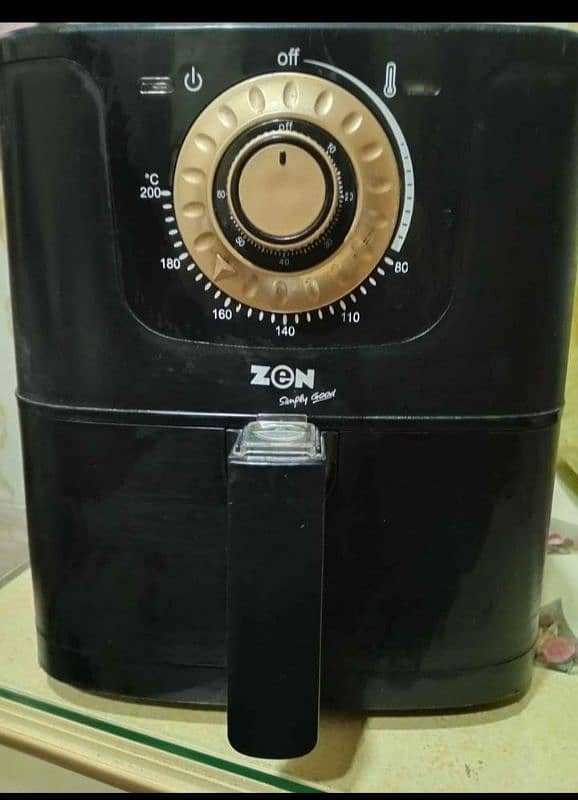 vacuum cleaner air fryer and kitchen items 7