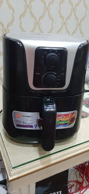 vacuum cleaner air fryer and kitchen items 8