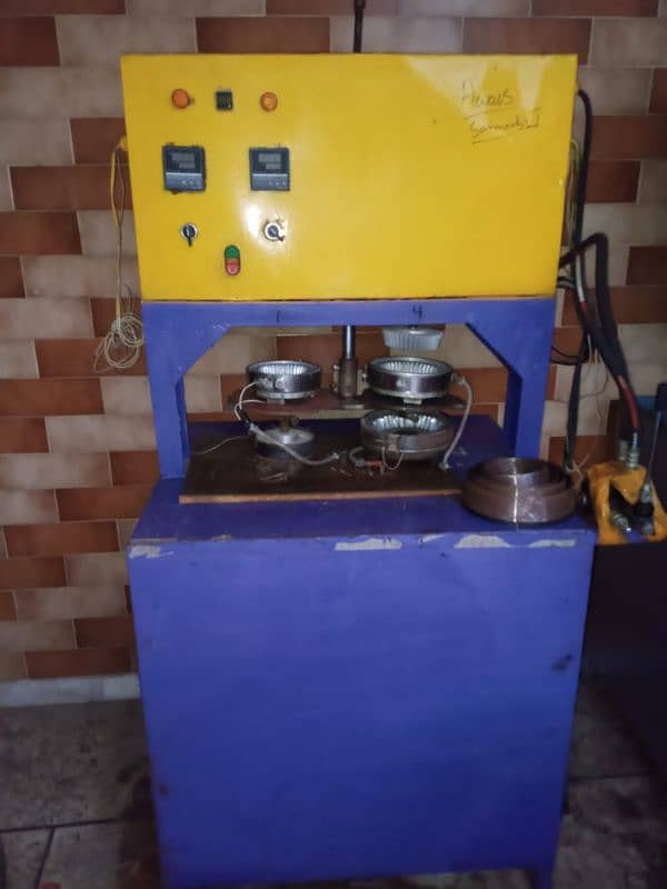 2 disposable plate making machines 4