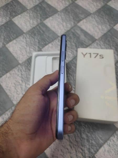 vivo y17s  6/128 5