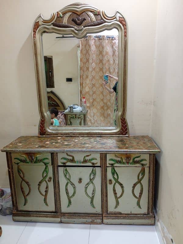 Dressing Table & Iron stand 0