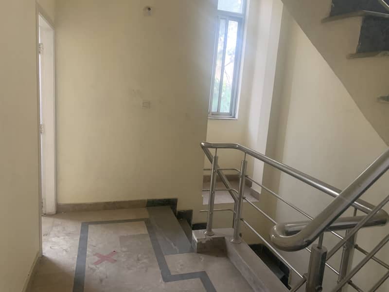 3 MARLA 4 TH STOREY BUILDING FOR RENT 3