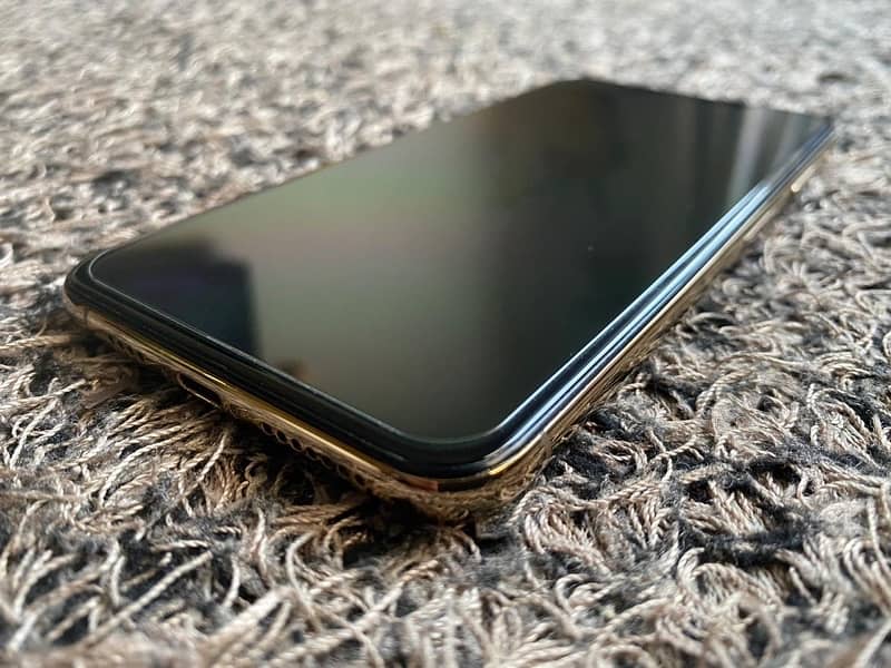 I phone Xs max 256 gb with box original charger 4