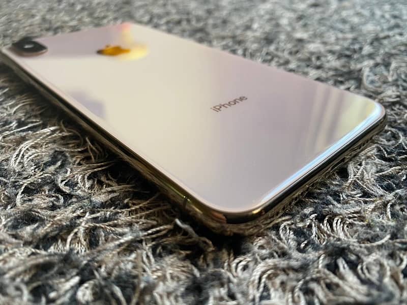 I phone Xs max 256 gb with box original charger 9