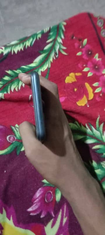 Infinix hot 10 4/64 with box (but no charger) 1