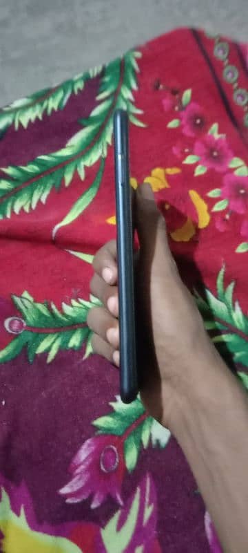 Infinix hot 10 4/64 with box (but no charger) 2