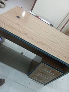 cheep bod lamation ka bna h,, table and three drooz , PVC trim lghi h,